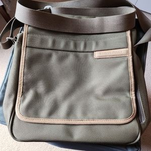 Briggs & Riley crossbody travel bag